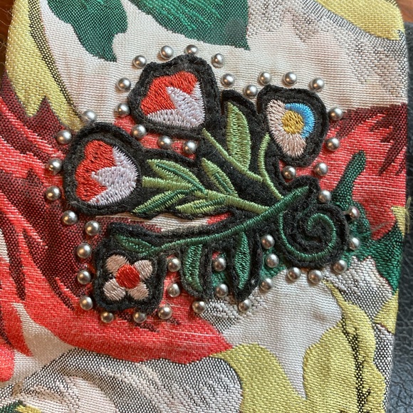 Embroidered Steve Madden slides - Picture 2 of 4